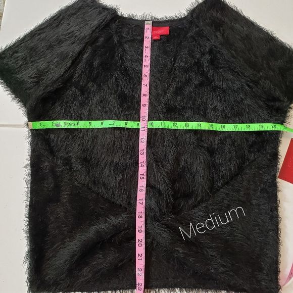 FINAL PRICE JLO Eyelash v-neck top with twisted hem black - Picture 4 of 4